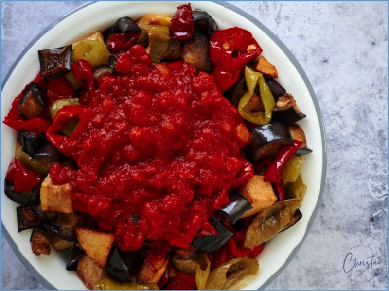 Fried Vegetables With Tomato & Yoghurt Sauce (Şakşuka)