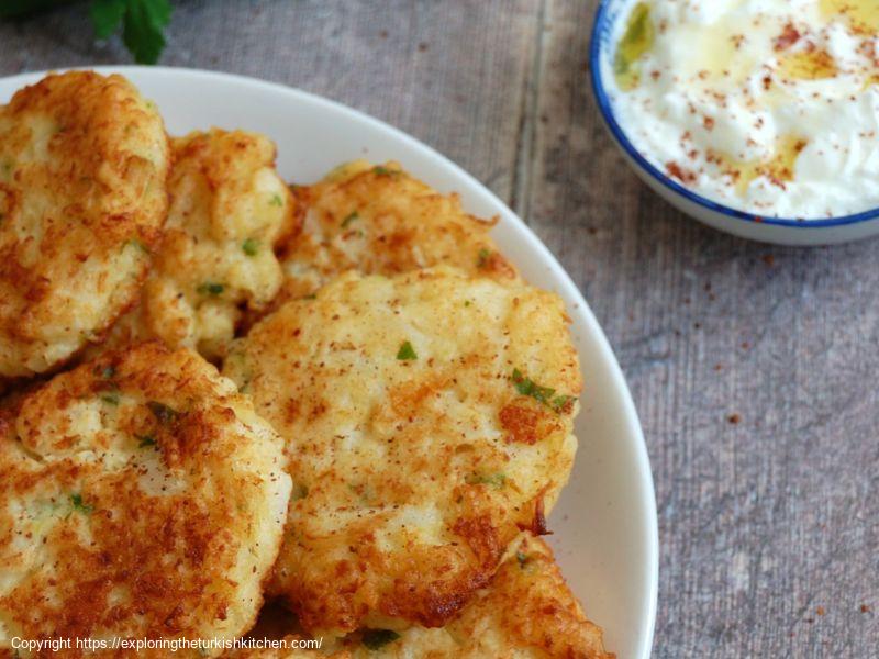 Exploringtheturkishkitchen Com Cauliflower Fritters With Cheese Nutmeg Span Class Rt Title Tag Karnabahar Mucver Span