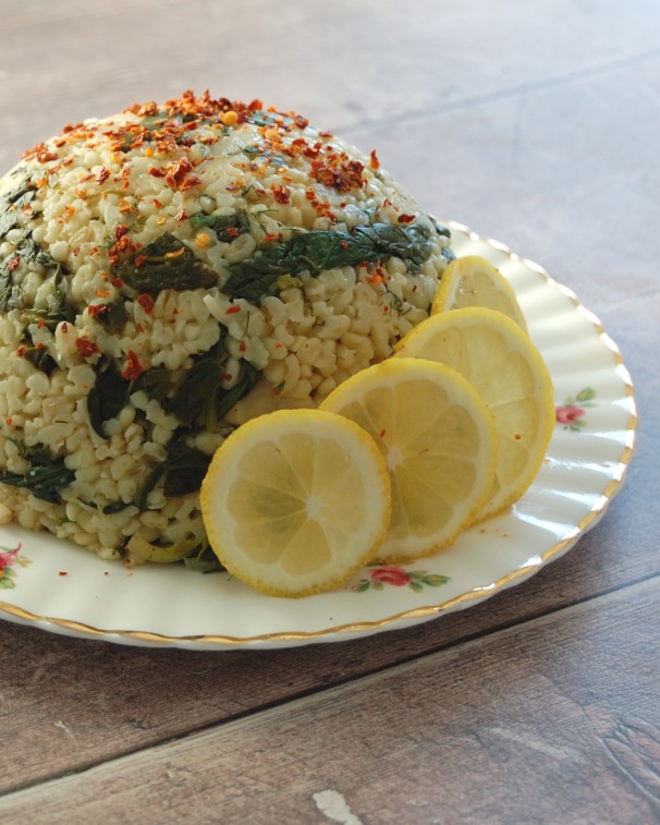 Turkish spinach and lemon bulgur pilaf with dill and chickpeas